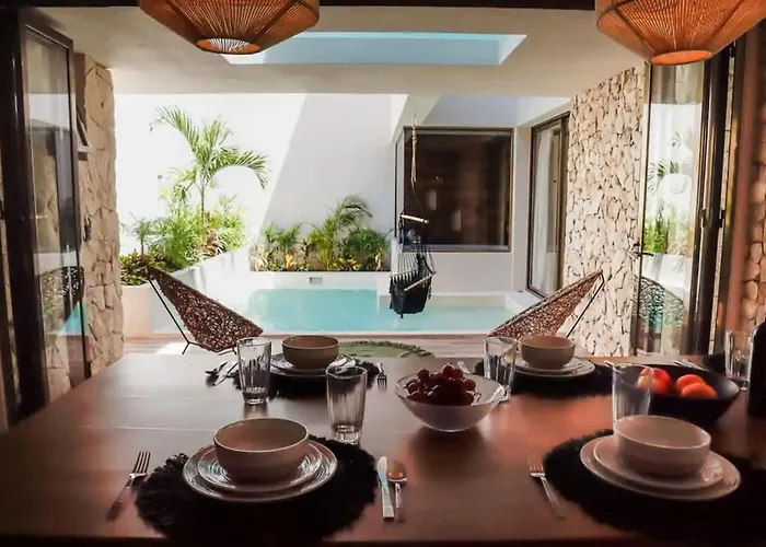 Villa Spacious 4br With Private Pool & Lush Courtyard In *