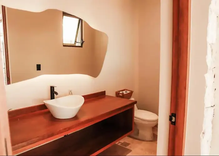 Spacious 4br With Private Pool & Lush Courtyard In Villa