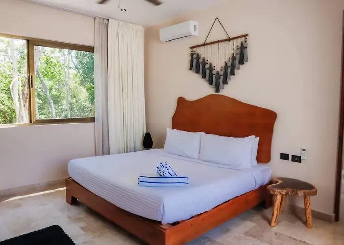 Villa Spacious 4br With Private Pool & Lush Courtyard In *