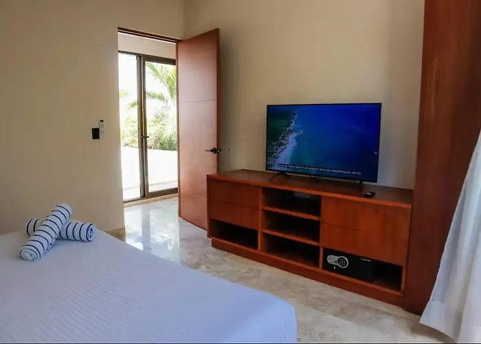Villa Spacious 4br With Private Pool & Lush Courtyard In Tulum