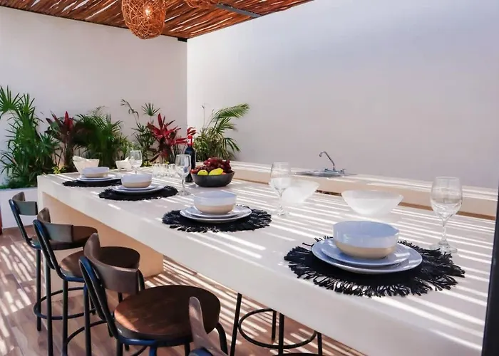 Villa Spacious 4br With Private Pool & Lush Courtyard In *