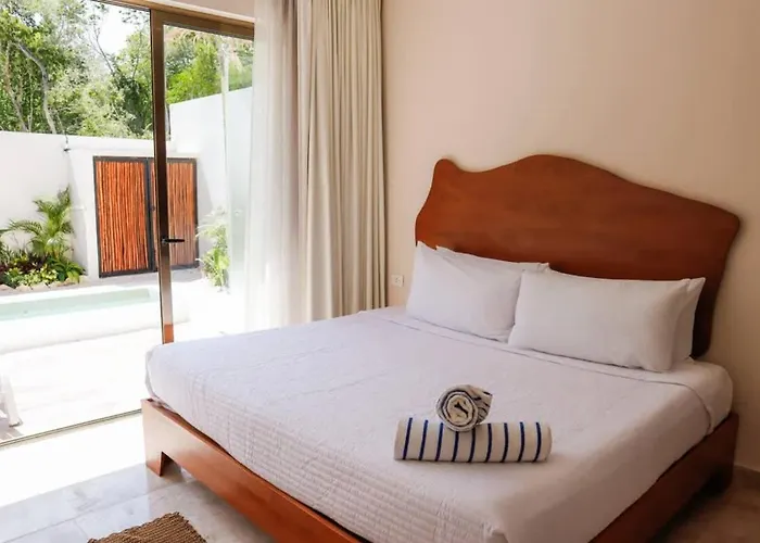 Villa Spacious 4br With Private Pool & Lush Courtyard In *