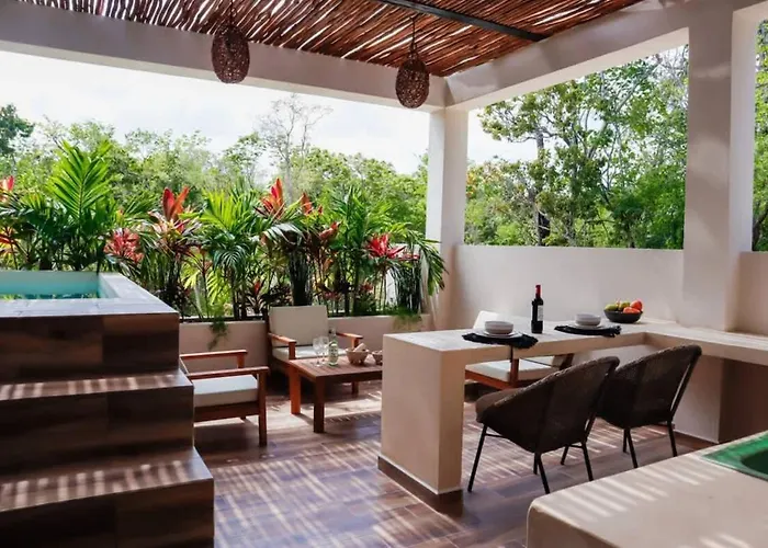 Spacious 4br With Private Pool & Lush Courtyard In Villa